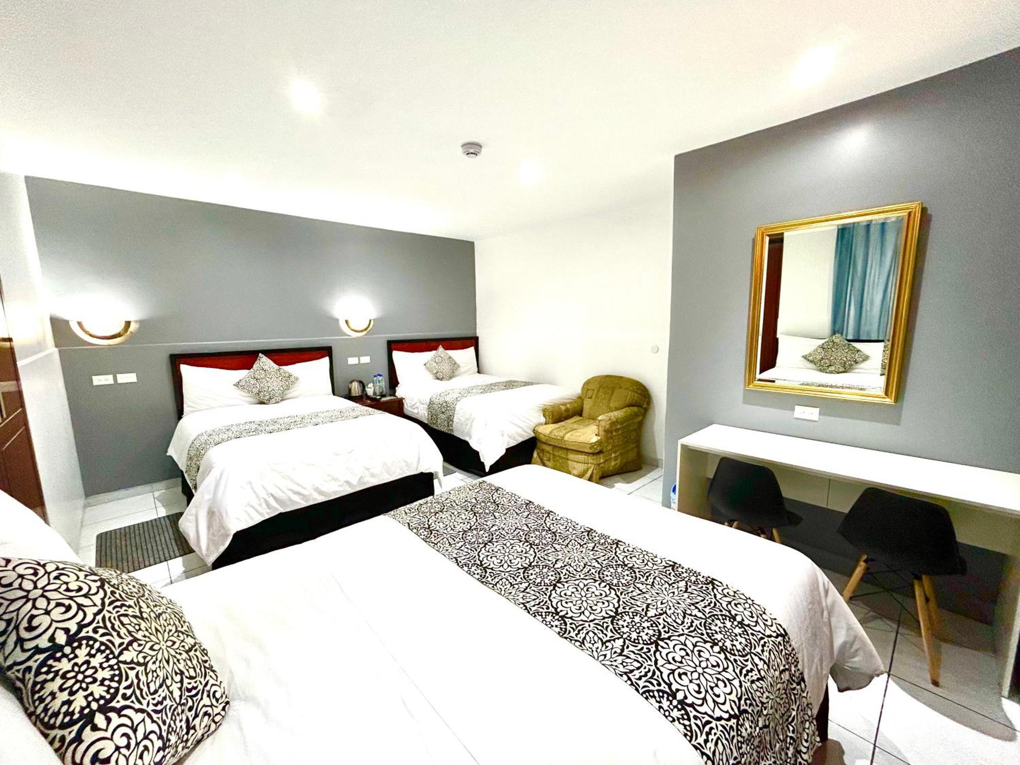 Accel Hotel La Quinta 伊瓦拉 外观 照片