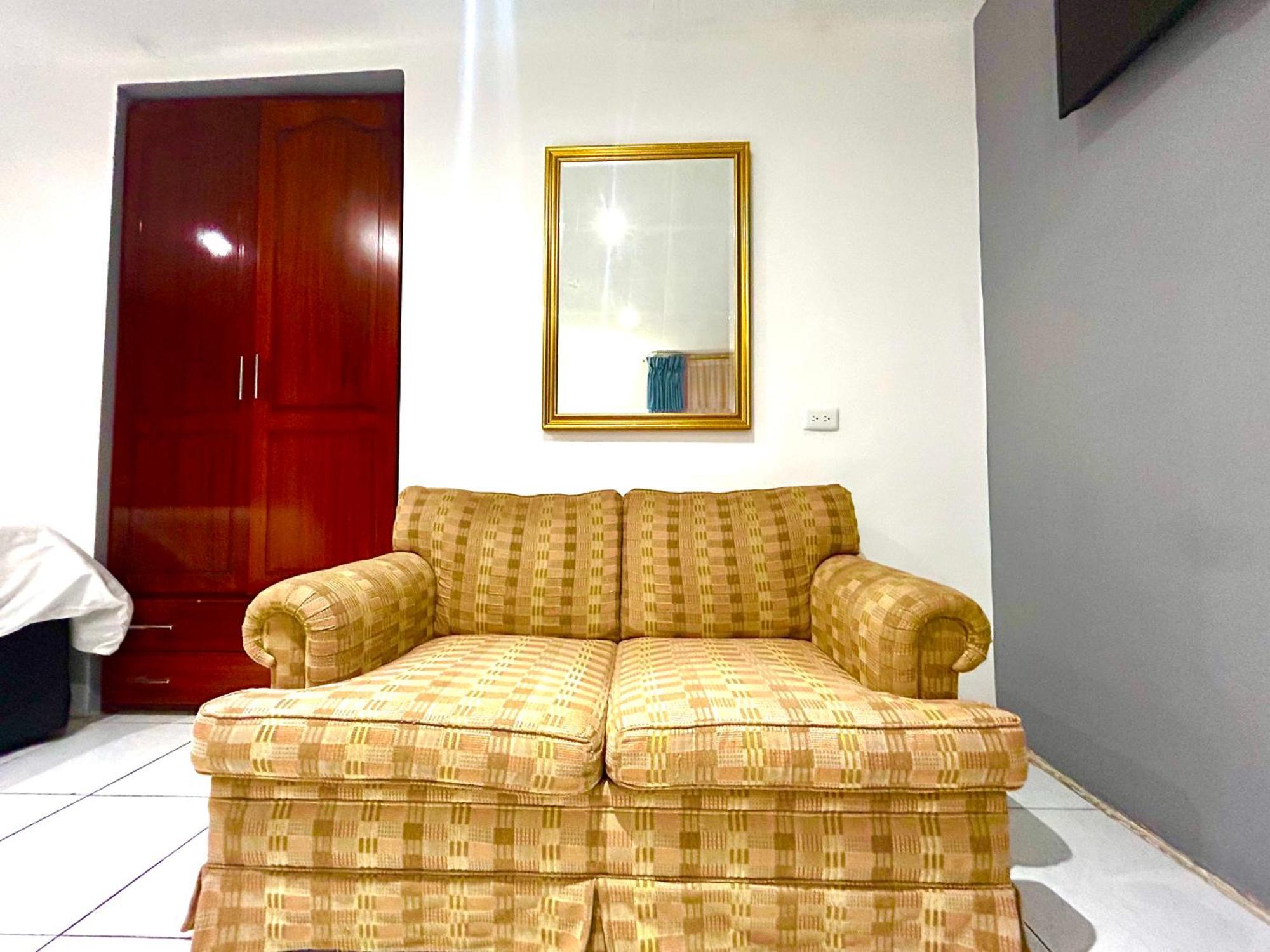 Accel Hotel La Quinta 伊瓦拉 外观 照片