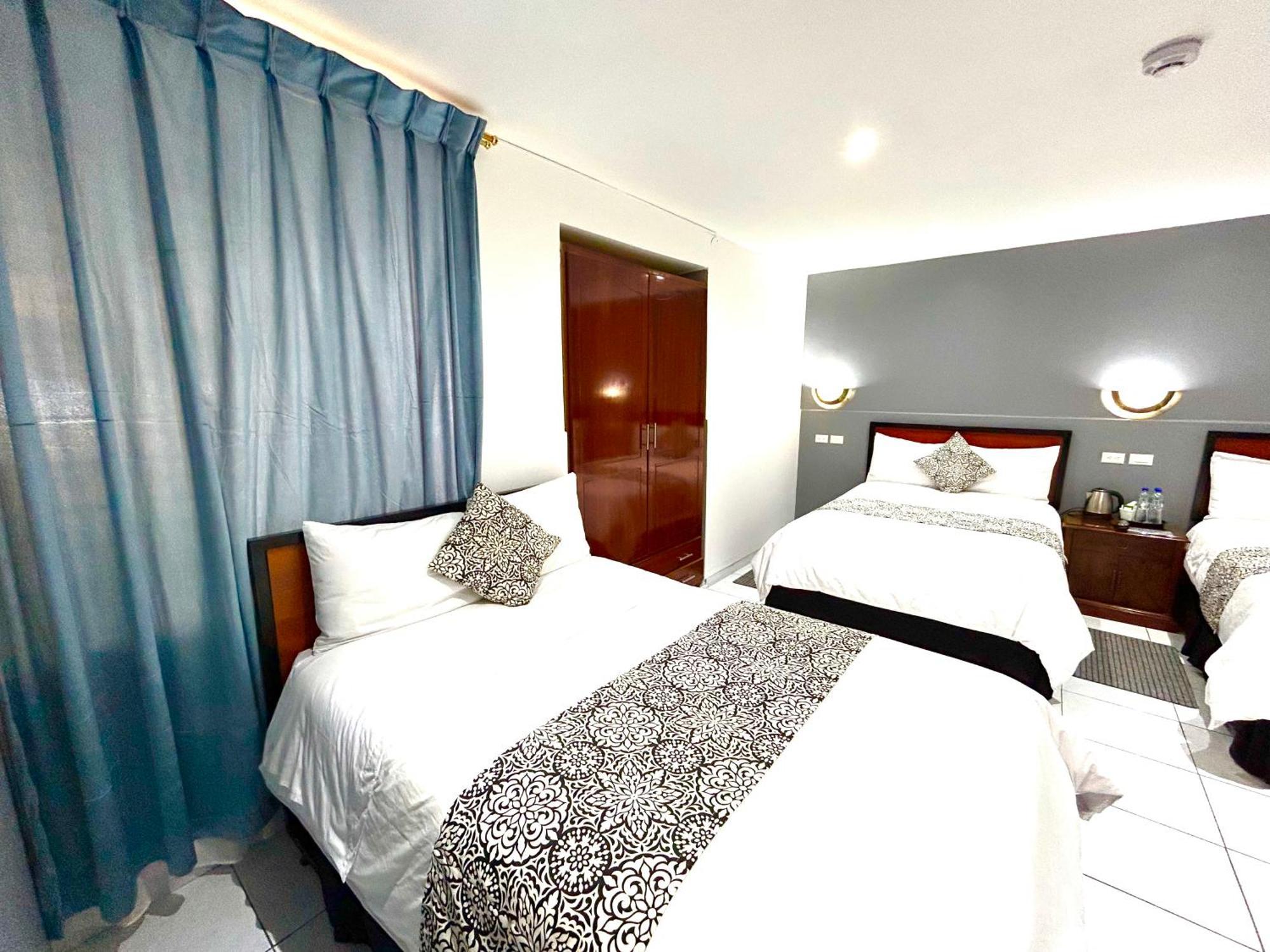 Accel Hotel La Quinta 伊瓦拉 外观 照片