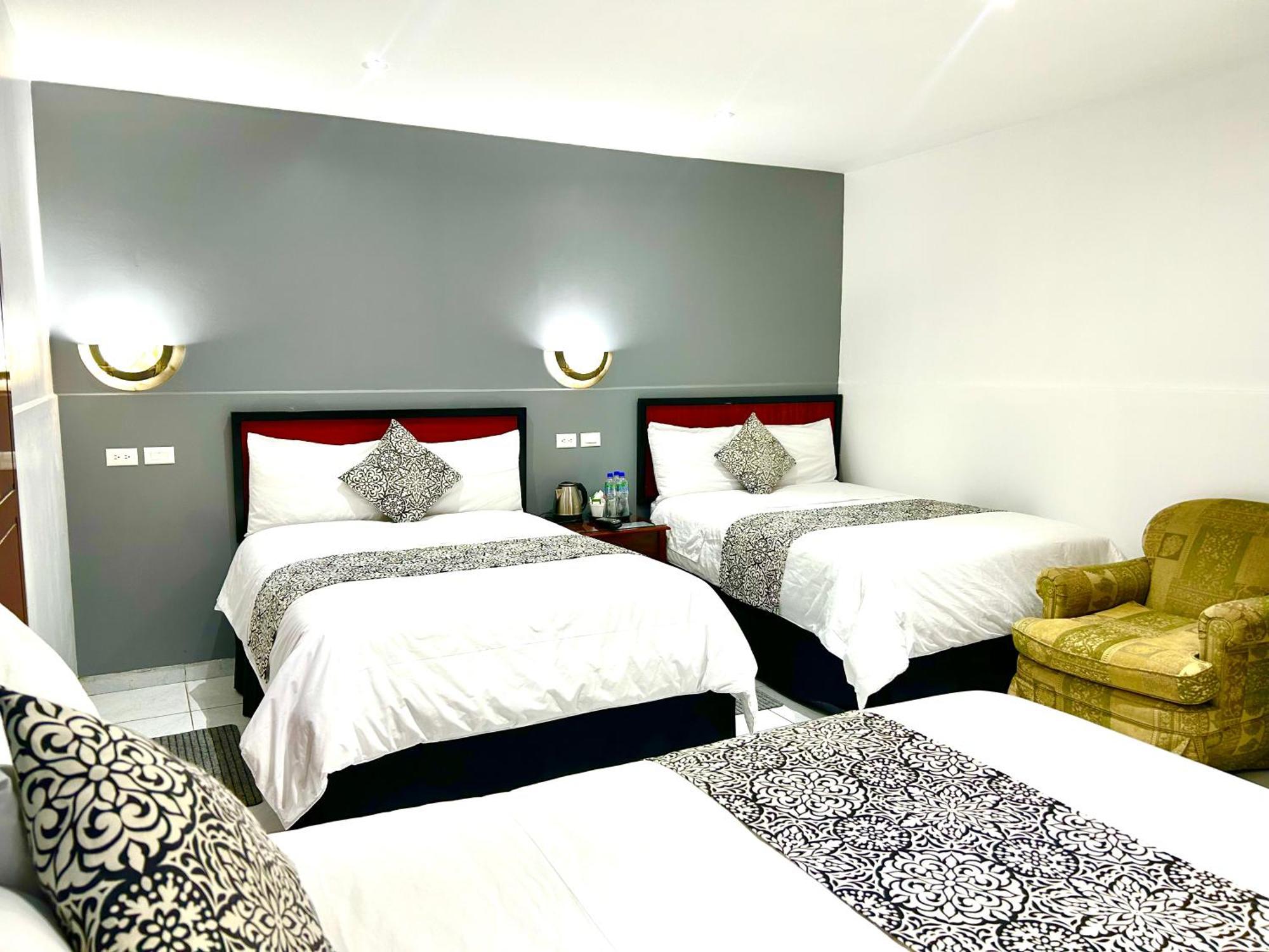 Accel Hotel La Quinta 伊瓦拉 外观 照片