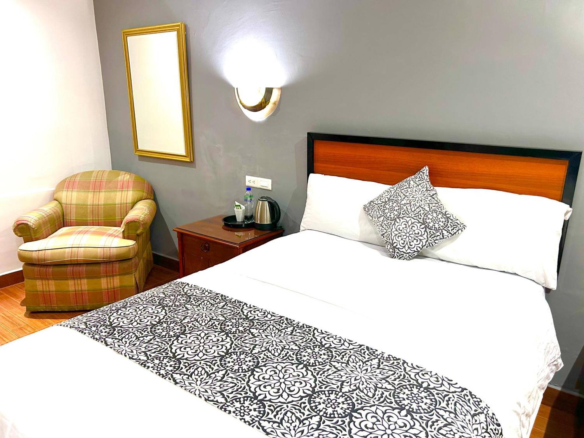 Accel Hotel La Quinta 伊瓦拉 外观 照片