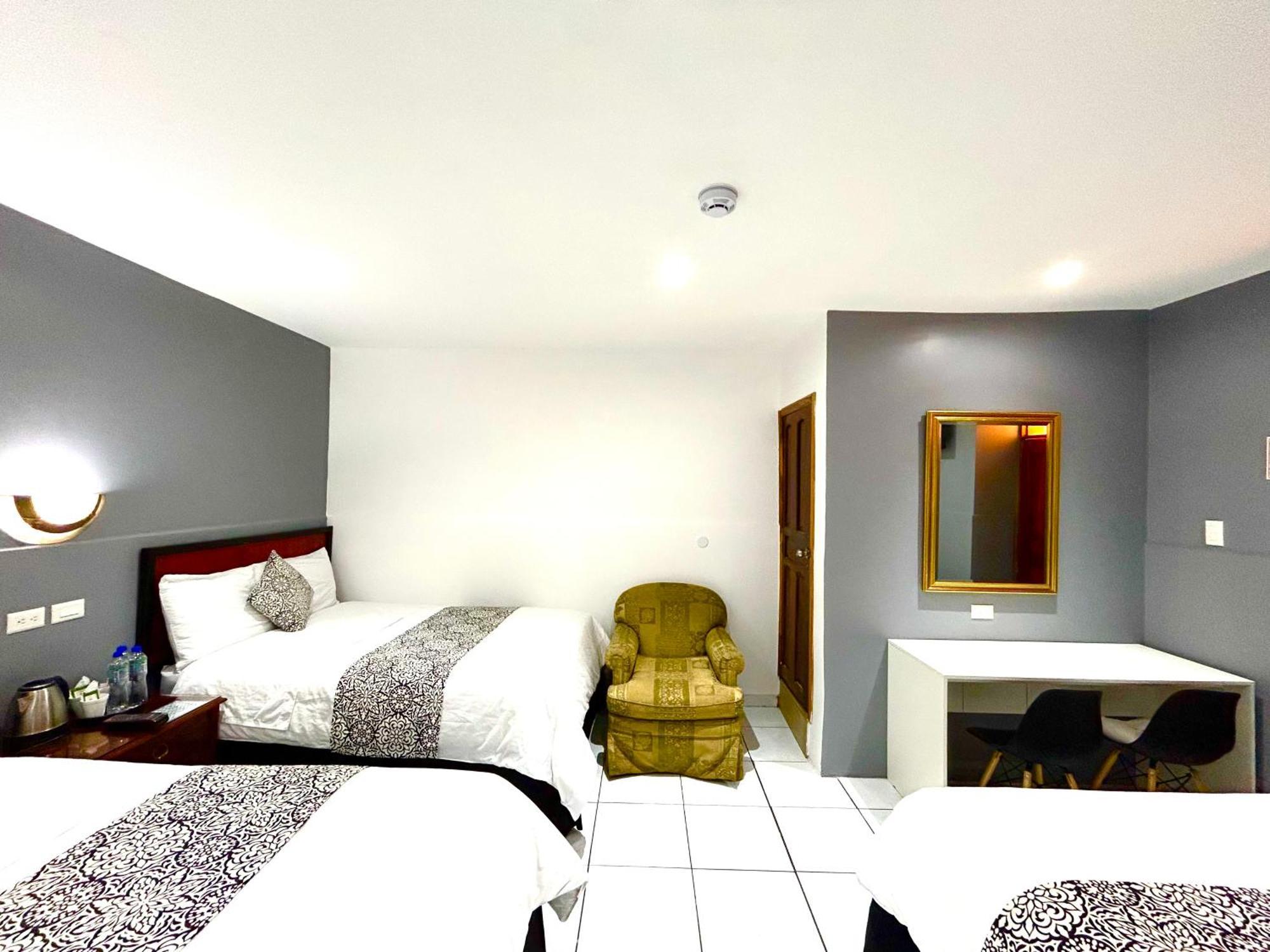 Accel Hotel La Quinta 伊瓦拉 外观 照片