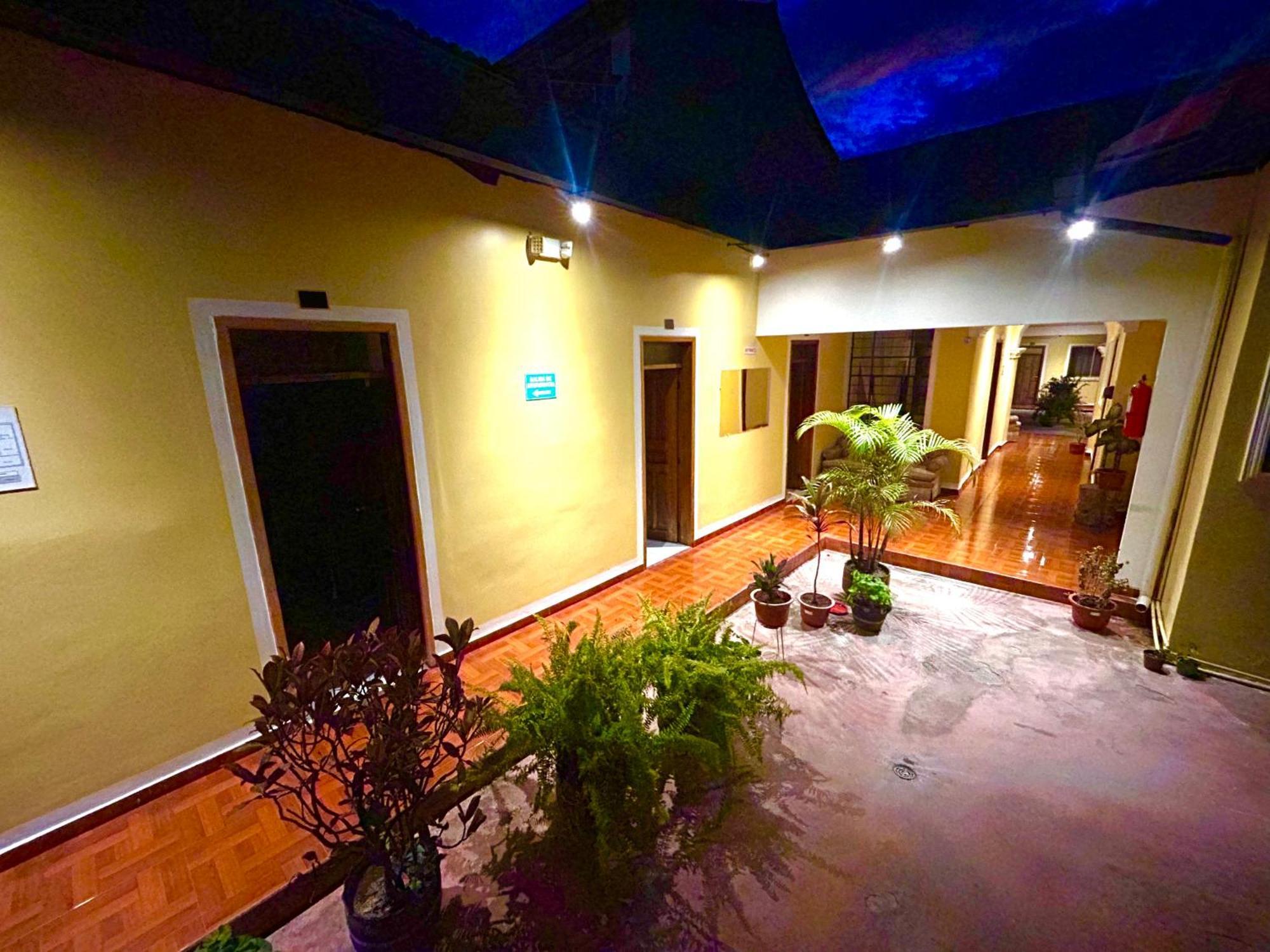 Accel Hotel La Quinta 伊瓦拉 外观 照片